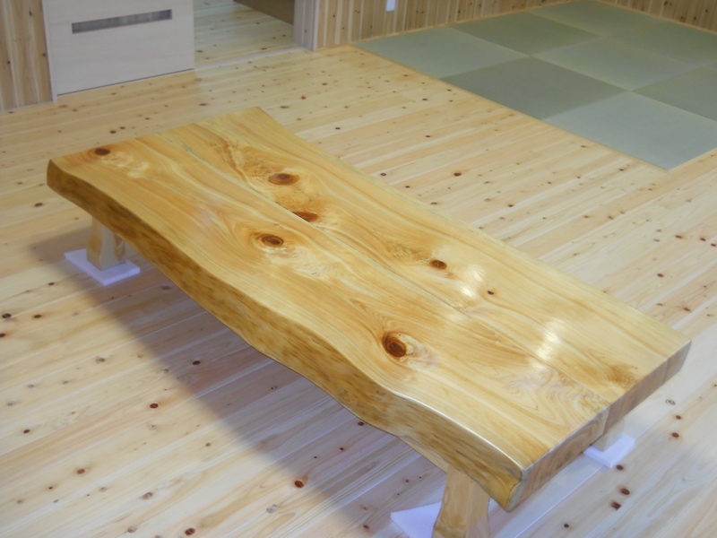 造作リビングテーブル。杉使用。