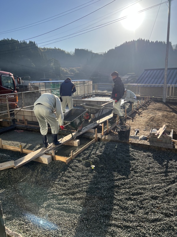 自転車小屋作り　4日目