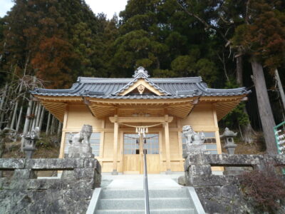 下益城郡美里町で親しんだ名越谷阿蘇神社のリニューアル、破風板の美しい細工